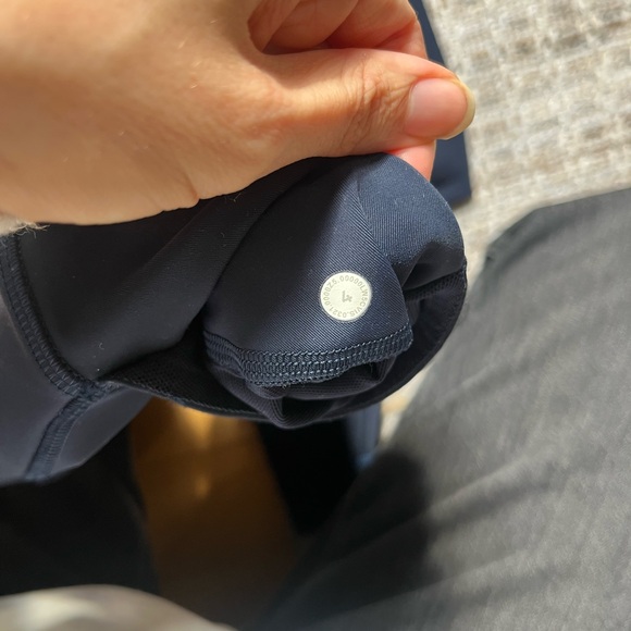 LULULEMON Power Thru High-RiseTights Size 4 25” Inseam in Navy Blue - Picture 5 of 5